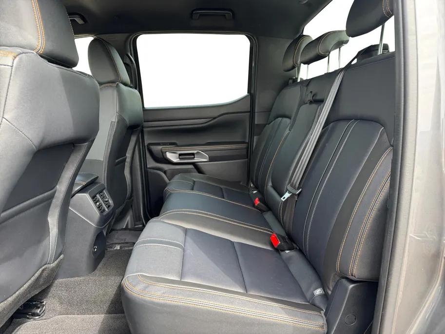RANGER Ranger Wildtrak Double Cab 2.3 PHEV 205 kW/278 pk Automaat | Uit Voorraad Leverbaar | Prijs inclusief BPM & Kosten rijklaar maken | 5 persoons | GRIJS kenteken** | Elektrische Rollertop | Trekhaak | Adaptive Cruise control