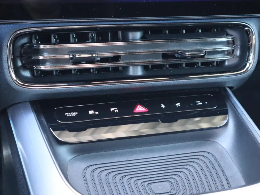 Mercedes-Benz CLA 250+ Launch Edition 85.5 kWh l Keyless l Achteruitrij camera l Stoelverwarming l Memory