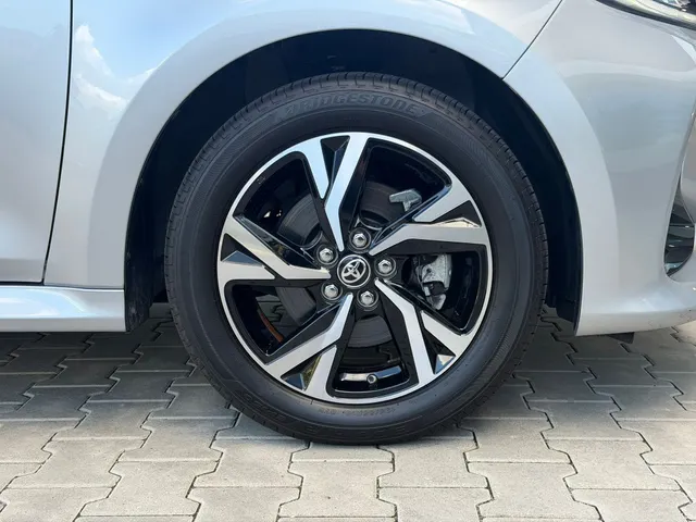 Toyota Yaris 1.5 Hybrid 115 Dynamic Limited | Stuur en Stoelverwarming