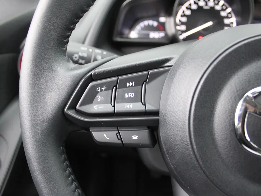 Mazda 2 1.5 e-SkyActiv-G 90PK 6MT Homura | Stuur-/stoelverwarming | Camera | Dodehoek detectie | LED | 16' LM | Carplay | Clima | Cruise |