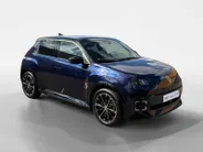 Renault 5 comfort range iconic cinq 52 kWh Nu met 1600,- voorraad korting , Pack Safety & Advanced Driving Assist , allseason banden , Apple Carplay/Android Auto , stoel en stuurverwarming , navigatiesysteem , veel mooie opties.