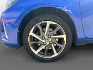 Toyota Yaris 1.5 Hybrid Bi-Tone |Automaat|climate controle| dakspoiler| extra getint glas| 12 maanden Bovag Garantie|