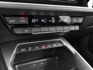Audi A3 Sportback 40 TFSIe 150kW/204PK S Line · Panoramadak · Leder · Camera · Apple/Android Car Play · Drive select