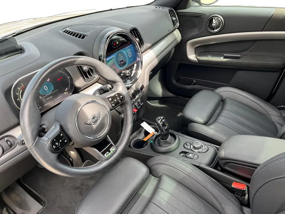 MINI Countryman 1.5 Cooper MINI Yours |achteruitrijcamera| Extra getint glas |Cruise control adaptief| Comfortstoel(en)| Lederen bekleding| 12 maanden Bovag Garantie|
