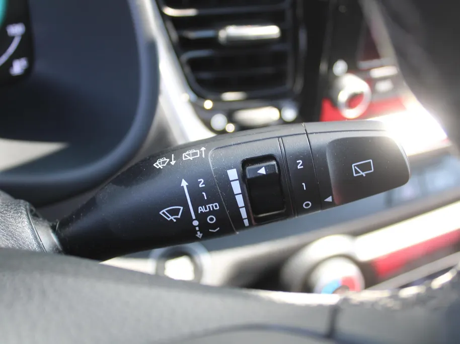 Kia Stonic 1.0 T-GDi MHEV DynamicPlusLine | Stuur-/stoelverwarming | Camera | Cruise adapt. | Clima | LED | Navi | 16' LM | Automaat |