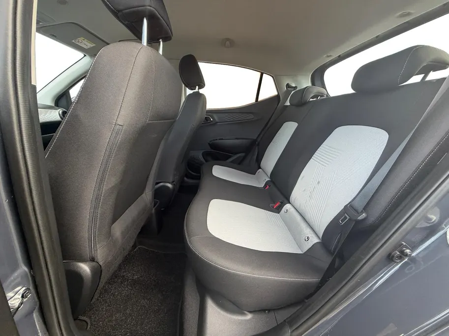 Hyundai i10 1.0 Premium | Navigatie| Parkeer sensoren| Camera| Cruise Controle| Metallic lak| Dealer onderhouden| Climate Controle
