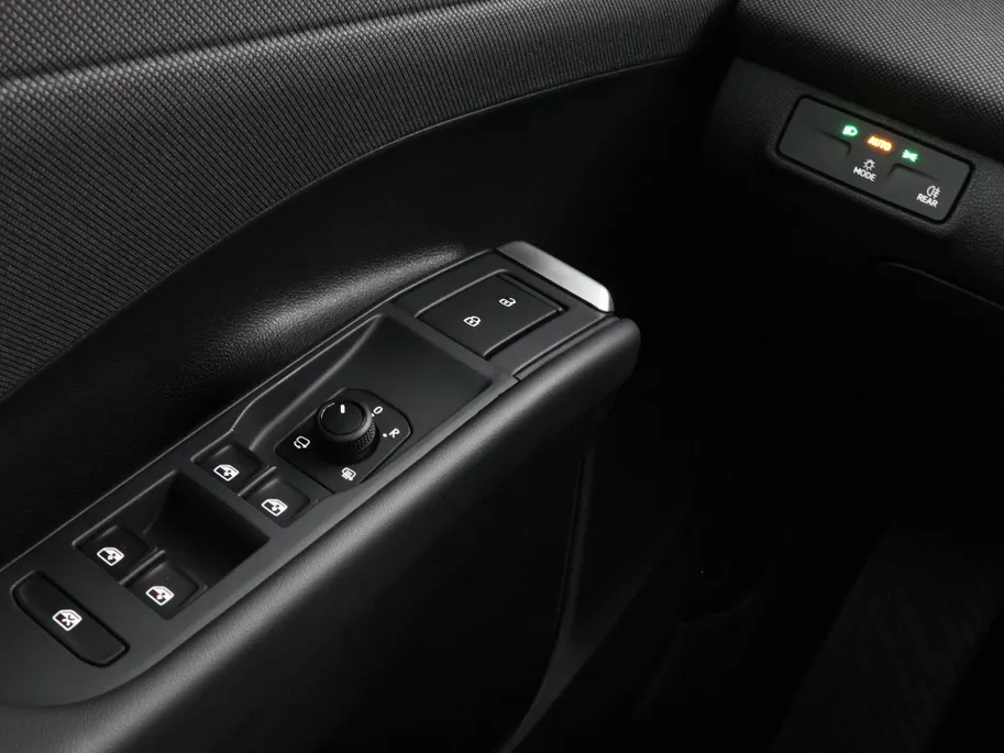 Volkswagen T-Roc Limited Edition 1.5 eTSI 116 PK 7 versn. DSG · Comfort pakket · Achteruitrijcamera · Draadloze telefoonlader · Voorraad OUTLET · Prijs is inclusief inruilpremie ·