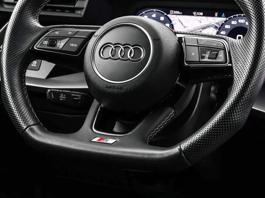 Audi A3 Sportback 35 TFSI 150pk S-tronic S edition · Apple/Android Car Play · Navigatie · Elek. Achterklep · P-Sensoren · Cruise Control · Zwart Optiek · 19'' Inch ·