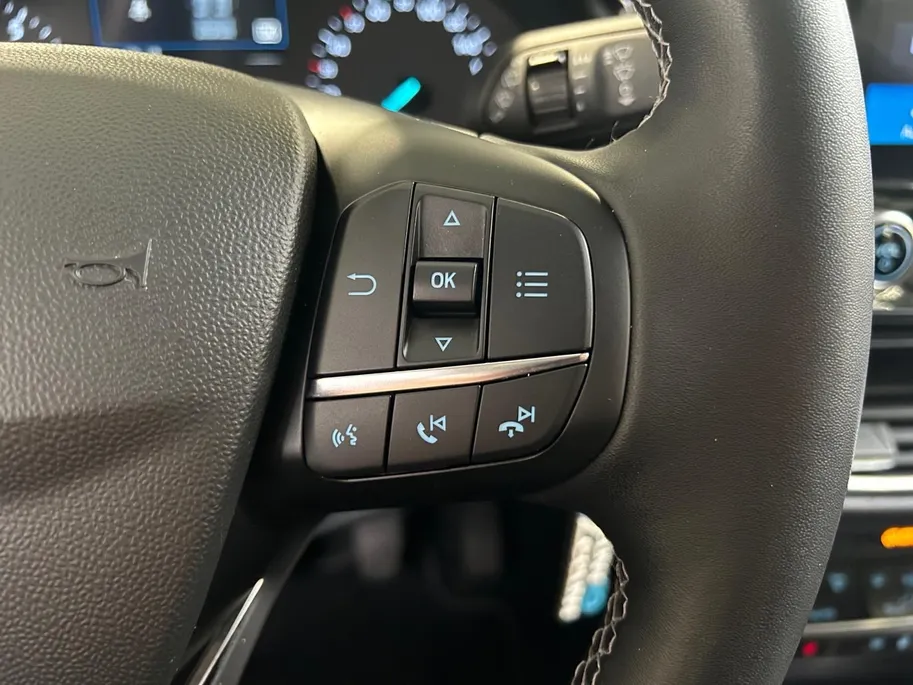 Ford Fiesta 1.0 EcoBoost Hybrid Titanium | Apple Carplay / Android Auto | Stoel + Stuurverwarming | Cruise Control | Parkeersensoren Achter | Lichtsensor | Climate Control | Verwarmbare Voorruit