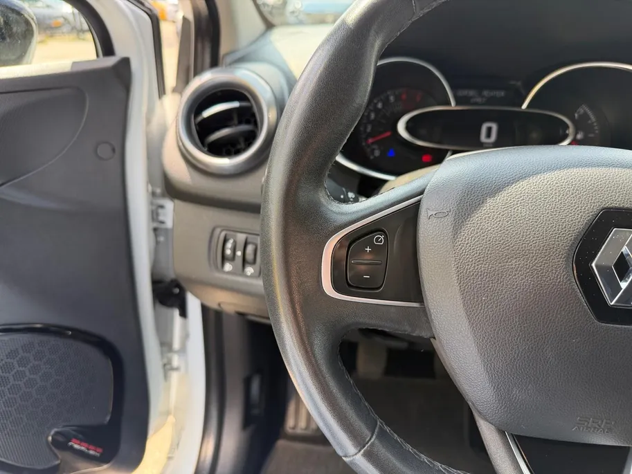 Renault Clio Estate 0.9 TCe Limited | Trekhaak | Parkeersensoren | Navigatie | Bluetooth | Cruise & Climate Control | Onderhoudshistorie | 12 Maanden BOVAG Garantie