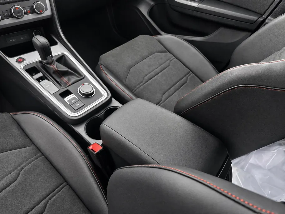 SEAT Ateca FR Business Intense 1.5 TSI 110 kW / 150 PK SUV 7 | Graphite Grey | Glossy Black Velgen | 5000,- Euro Korting!!