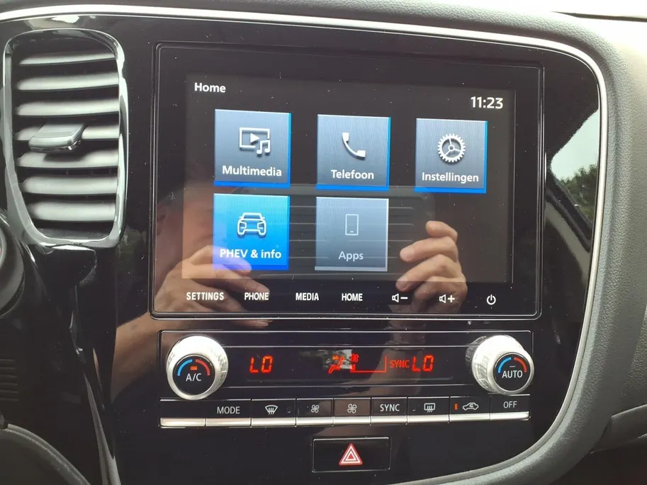 Mitsubishi Outlander 2.4 PHEV Pure Automaat | Trekaak | Andriod/Apple car play