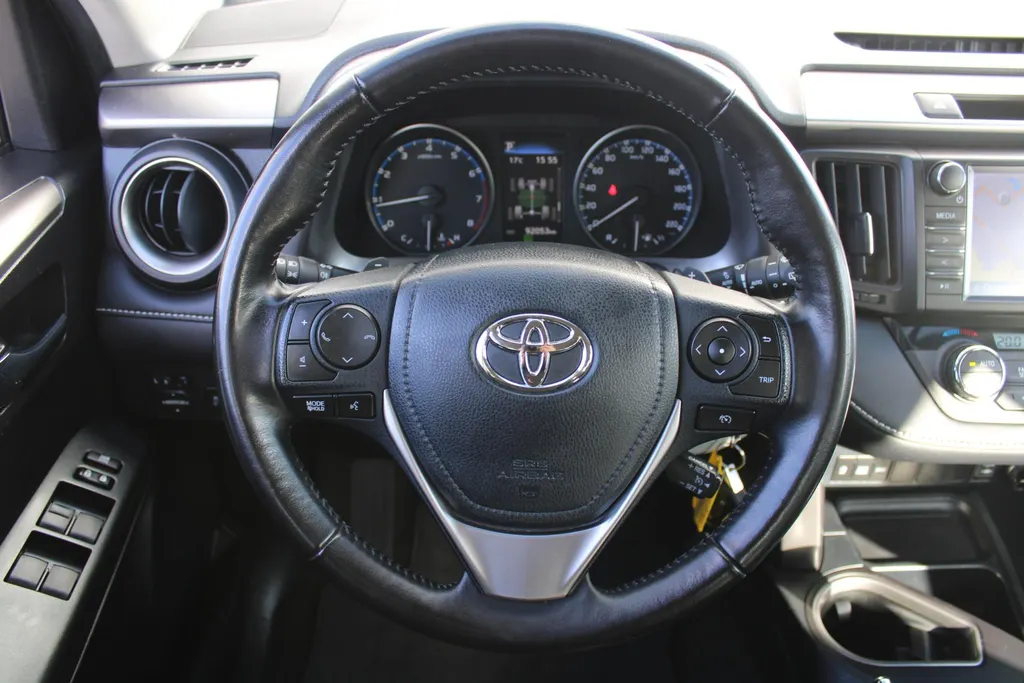 Toyota RAV4 2.0 VVT-i AWD Dynamic | 17' LM | Airco | Navi | Camera | Trekhaak | Automaat |