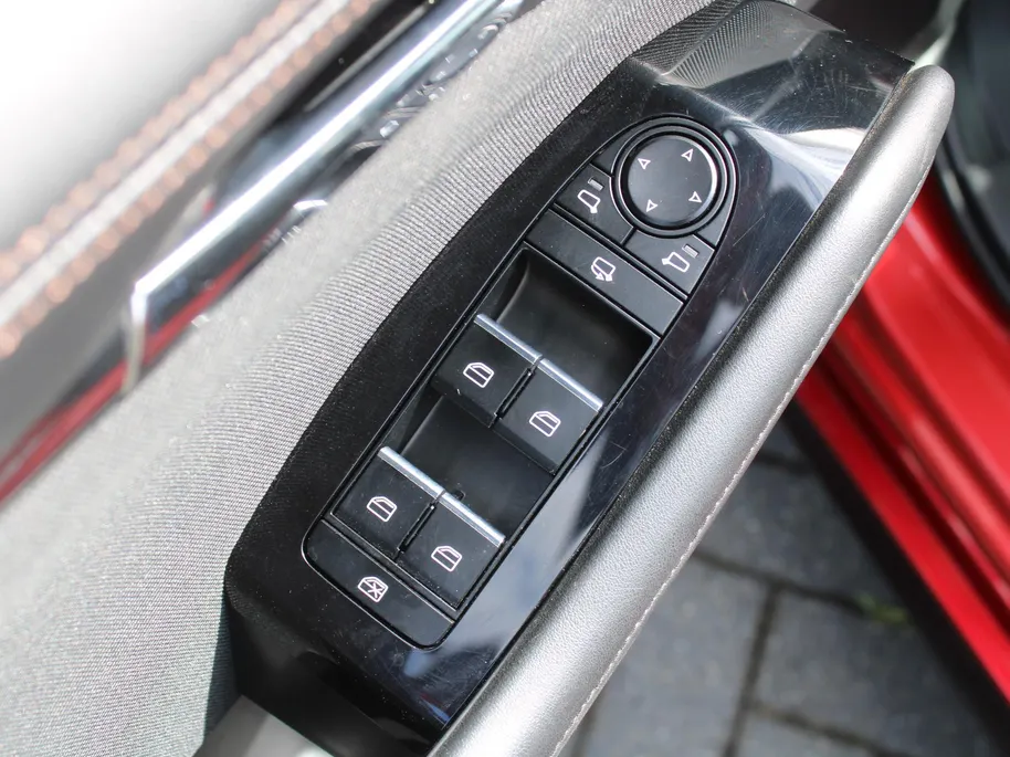 Mazda 3 2.0 e-SkyActiv-G M Hybrid 122 Comfort | Stuur-/stoelverwarming | Camera | Cruise adapt. | Clima | 16' LM | HUD | LED | Dodehoek detectie |