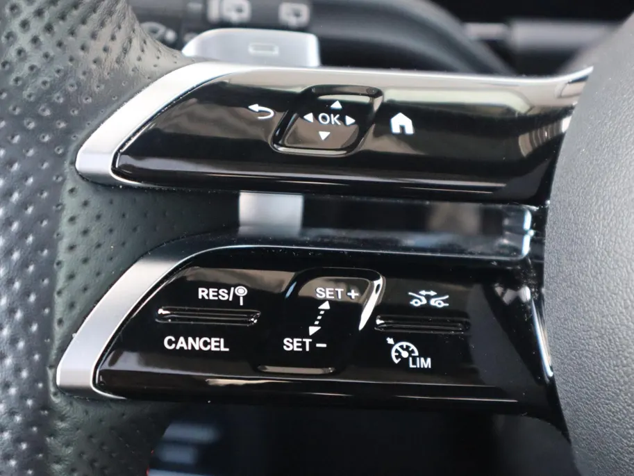 Mercedes-Benz GLA 250 e Star Edition AMG Line l Trekhaak l Keyless l Verwarmbare voorstoelen