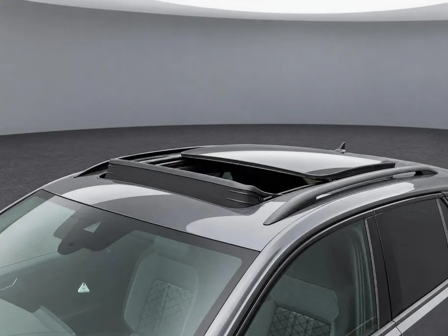 Volkswagen T-Roc 1.5 TSI 150pk DSG R-Line · Panoramadak · Camera · Keyless · Stuur- & Stoelverwarming · Elek. Achterklep · Dodehoeksensor · Garantie t/m 14-07-2027