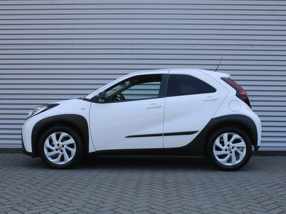 Toyota Aygo X 1.0 VVT-i S-CVT first | Camera | Android Auto/Apple Carplay | Cruise | Clima | Automaat | 17' LM |