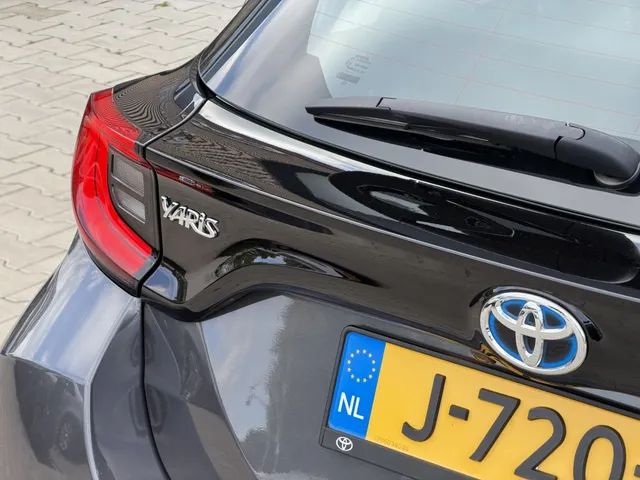 Toyota Yaris 1.5 Hyb. Dynamic | 1e Eigenaar | Dealer Onderhouden | Camera |