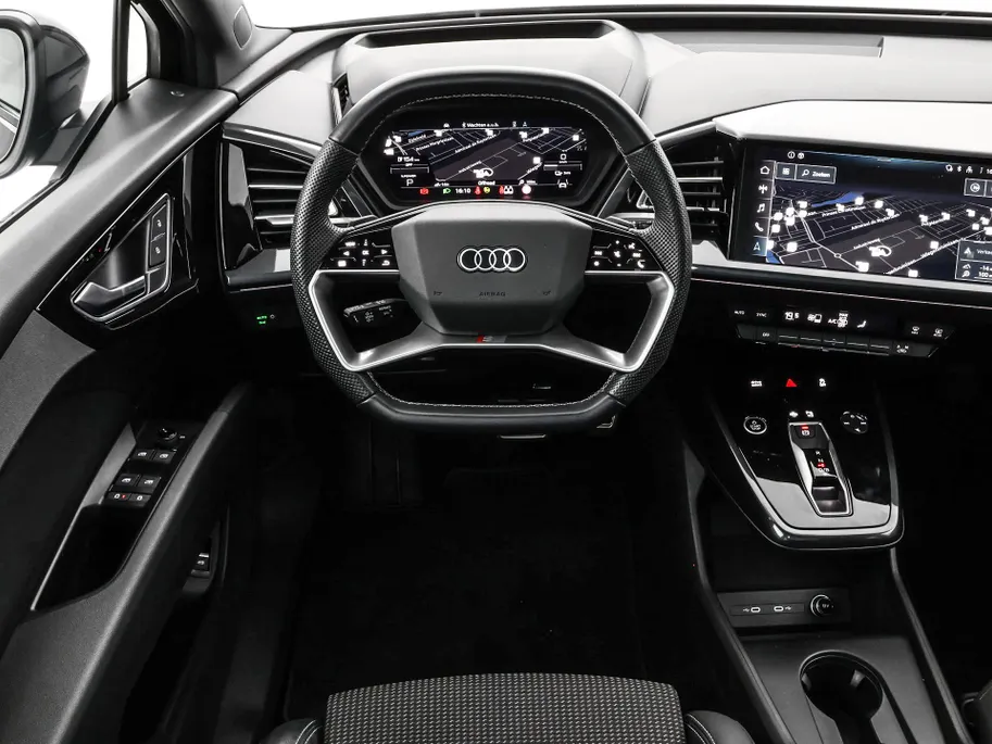 Audi Q4 Sportback e-tron 40 S edition 204 PK 77 kWh · SOH 96,3% · Panoramadak · Camera · Apple/Android Car Play · Navigatie · Head-Up Display ·