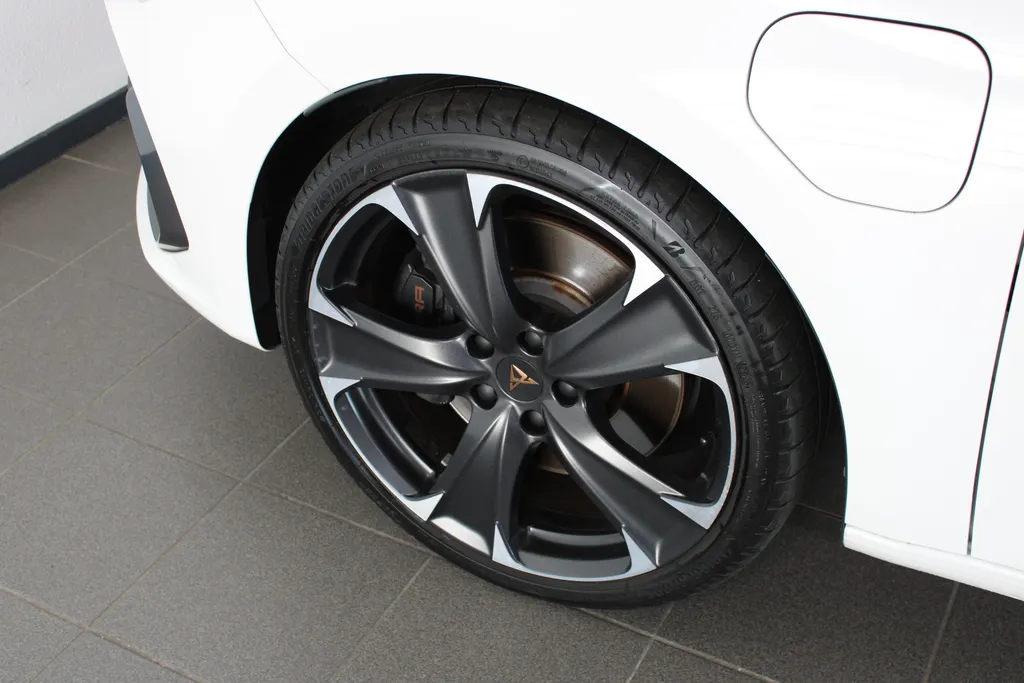CUPRA Leon 1.4 e-Hybrid VZ Business / Stoel + Stuurverwarming / Keyless / Adaptive cruise control /