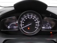 Mazda 2 1.5 e-SkyActiv-G 90PK 6MT Homura | Stuur-/stoelverwarming | Camera | Dodehoek detectie | LED | 16' LM | Carplay | Clima | Cruise |