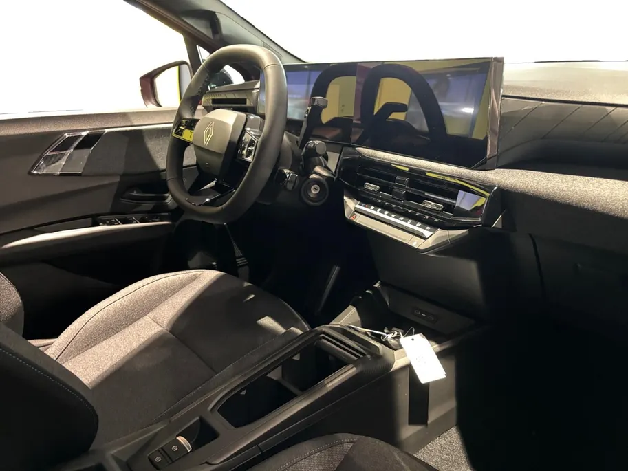 Renault Clio 1.8 Hybrid 160 evolution Direct uit voorraad leverbaar! | 5 jaar garantie | Staat in de showroom bij Renault Den Haag! |