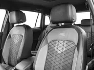 Volkswagen Tiguan 1.4 TSI 245pk DSG eHybrid R-Line Business · Apple/Android Car Play · Wegklapbare Trekhaak · Alarm · Dodehoek Detectie · Stoel-& Stuurverwarming · 19'' Inch ·