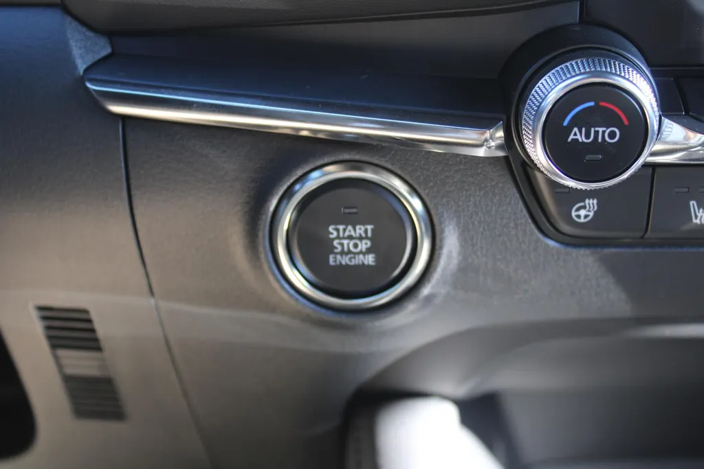Mazda 3 2.0 e-SkyActiv-G 122PK 6MT Exclusive-line | Leder | Bose Audio | 360° Camera | Elek. stoelverstelling | Keyless | Heads up Display |