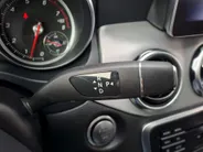 Mercedes-Benz GLA 180 Business Solution AMG AUTOMAAT | Trekhaak | Cruise | Panorama Schuif/kantel Dak | Navigatie | Camera | AMG-styling