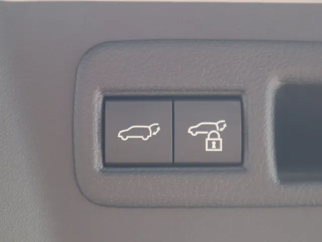 Toyota C-HR+ First Edition 77 kWh | Stuur/Stoel Verwarming | Apple/Android Auto