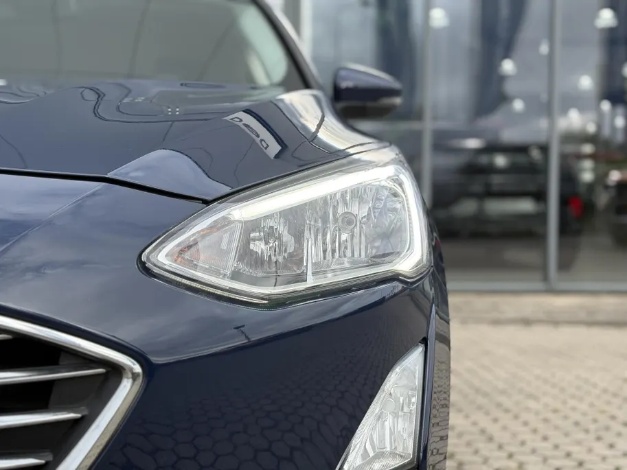 Ford Focus Wagon 1.5 EcoBoost Titanium Business | 1500 kg trekkracht | WINTER PACK