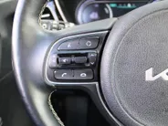 Kia e-Niro DynamicPlusLine 64 kWh | Warmtepomp | Schuif/kantel dak | 17' LM | Airco | Cruise | Navi | Camera |