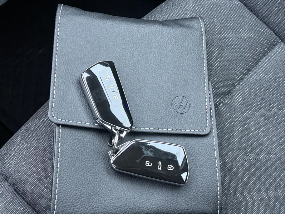 Volkswagen Golf 1.0 eTSI Life Business *Automaat*Navigatie*Parkeersensoren*LM.Velgen*IN ZEER NETTE STAAT!