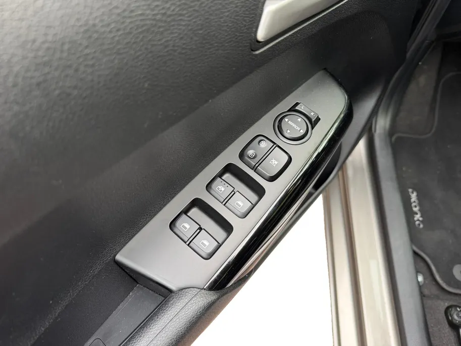 Kia Picanto 1.0 MPi DynamicLine DEALER ONDERHOUDEN | NAVIGATIE | ACHTERUITRIJCAMERA | RESTERENDE FABRIEKSGARANTIE TM 20230