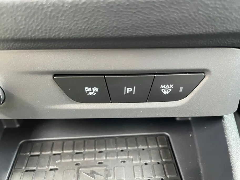Ford E-Transit Courier Limited 44 kWh 136 pk | DEMO voertuig | Navigatie | Trekhaak | Achteruitrijcamera | 100% Elektrisch | Achteruitrijcamera | Winter Pack