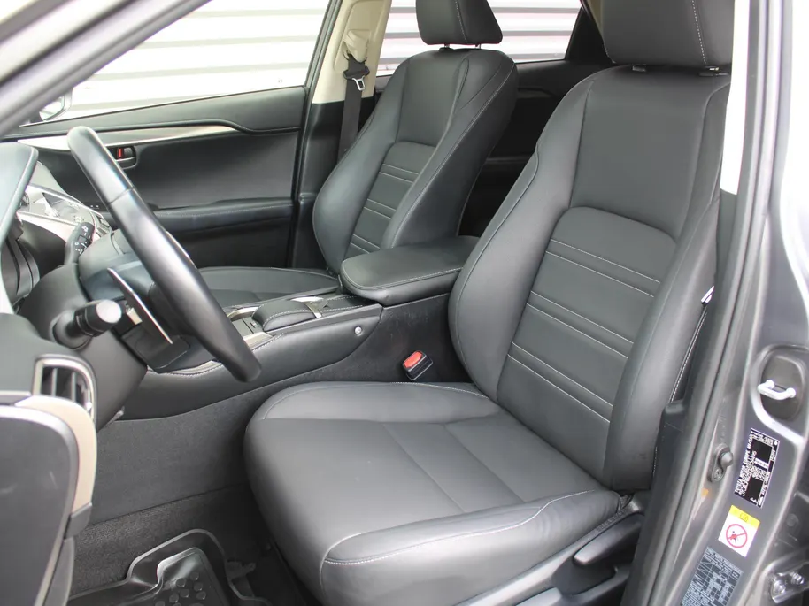 Lexus NX 300h AWD Sport Edition | Luxury + Safety Pack | Stuur-/stoelverwarming | Schuif-/kantel dak | Draadloze lader | 18' LM | Camera | Cruise adapt. |