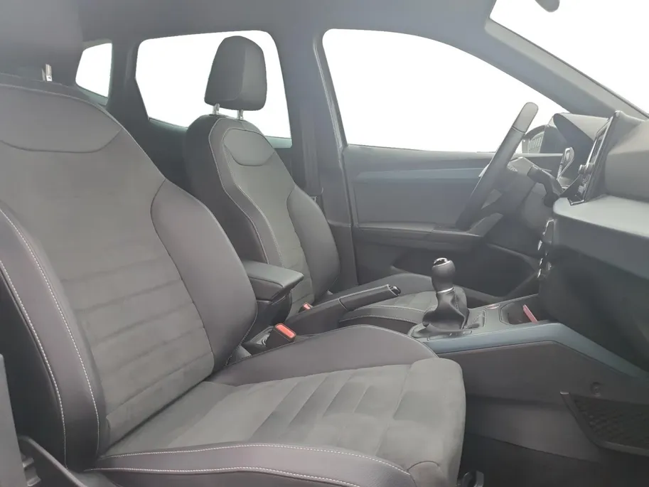SEAT Arona Xperience | Climate control | Adaptieve cruise control | Camera | Apple CarPlay / Android  | Parkeersensoren voor en achter |