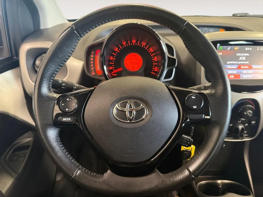 Toyota Aygo 1.0 VVT-i x-play *Telefoon*Camera*Airco*Cruise*Mooie Auto!