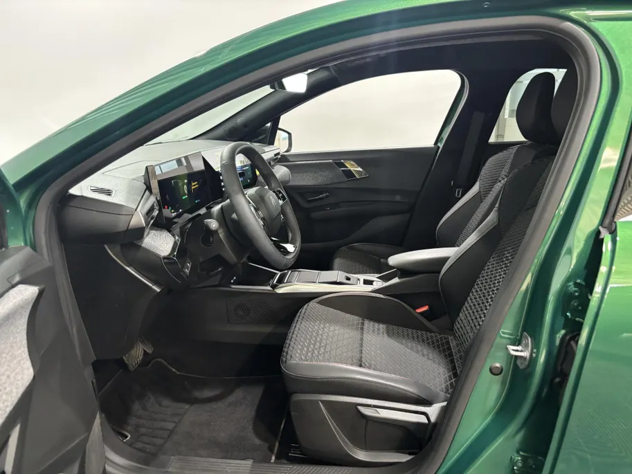 Renault Clio 160PK Full Hybrid Techno Automaat | Lichtmetalen Velgen Hoogglans Zwart | Adaptive Cruise Control | Google Built-in | Camera | Apple CarPlay/Android Auto | Full LED | Armsteun | Licht & Regen Sensor |