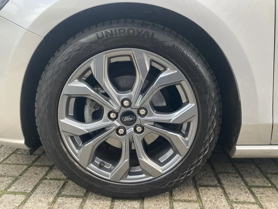 Ford Focus 1.0 EcoBoost Hybrid 125 pk ST Line Wagon SYNC4  Groot Navigatie touchscreen -Winter Pack-Parkeersensoren voor en achter