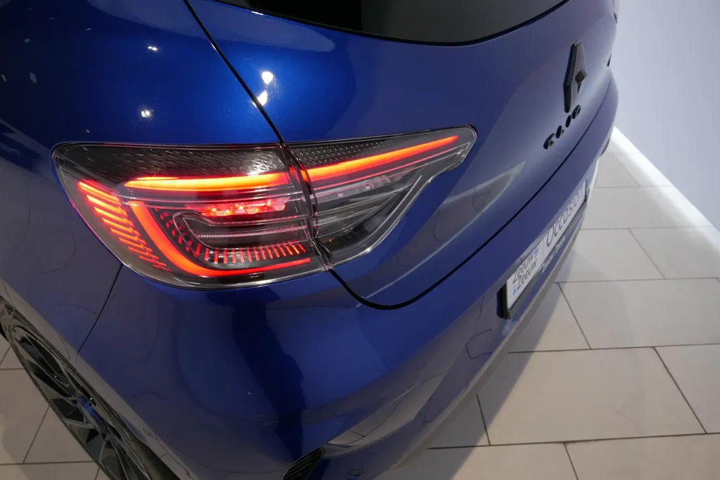 Renault Clio 1.6 E-Tech Full Hybrid 145 esprit Alpine *Automaat*Camera+Navi*Apple/Android Carplay*Climate control