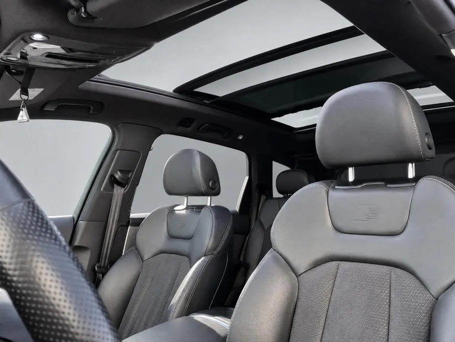 Audi Q7 55 TFSIe 280kW/381PK quattro S Line · Panoramadak · Trekhaak · Luchtvering · 360gr camera · Dodehoeksensor · 21'' · Servosluiting · Adaptive Cruise Control ·