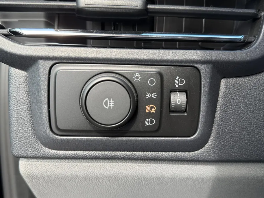 Ford E-Transit Custom 340 L2H1 Limited 71 kWh | Direct Leverbaar | 0,99% Financiering | 352km WLTP Rijbereik | AGR-Stoelen | Driver assistance pack ultimate | 17inch lichtmetalen velgen | Laadvloer bescherming
