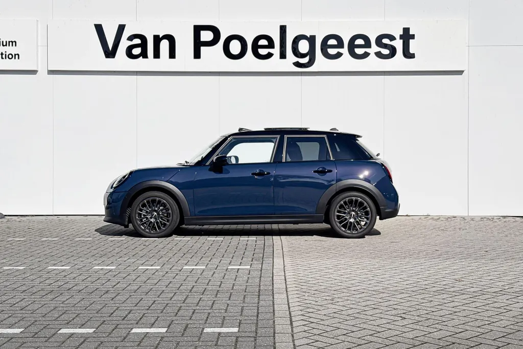 MINI Cooper 5-deurs 1.5 Cooper C Favoured M