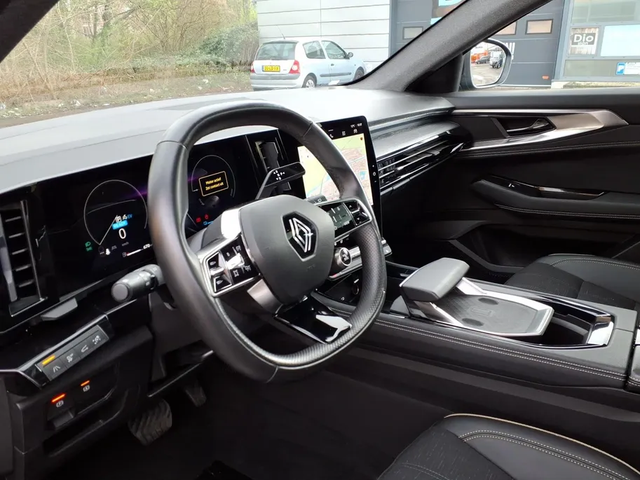 Renault Austral 1.2 E-Tech full hybrid 200 iconic Automaat | Panorama dak | Naviagatie |Airco/Ecc | PDC/Camera |