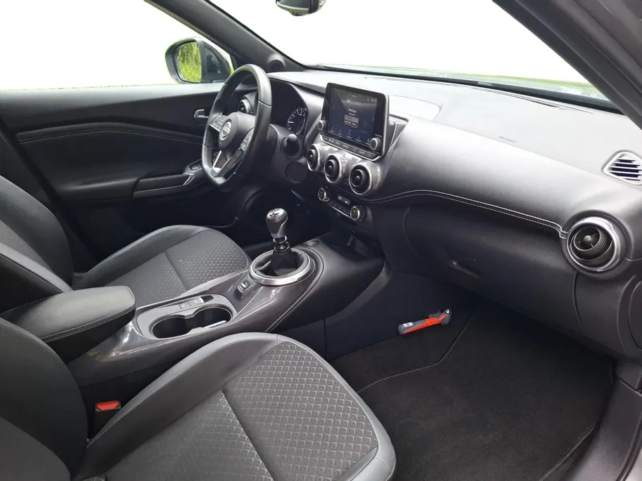 Nissan Juke 1.0 DIG-T N-Connecta | Licht metalen velgen| Metallic lak| Parkeersensoren voor en achter| Navi icm Apple/Android auto | 1ste eigenaar | Lage kilometerstand