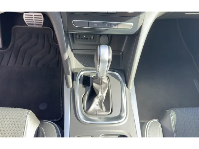 Renault Mégane 1.2 TCe 130 EDC ( automaat ) Bose | Half leder | Climat | Camera | Navigatie | Cruise |