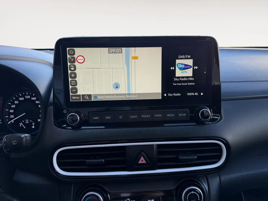 Hyundai Kona 1.6 GDI HEV Premium 105PK AUTOMAAT | Navigatie | Trekhaak| Two Tone| Climate Control| Stuur verwarming| Stoel verwarming|