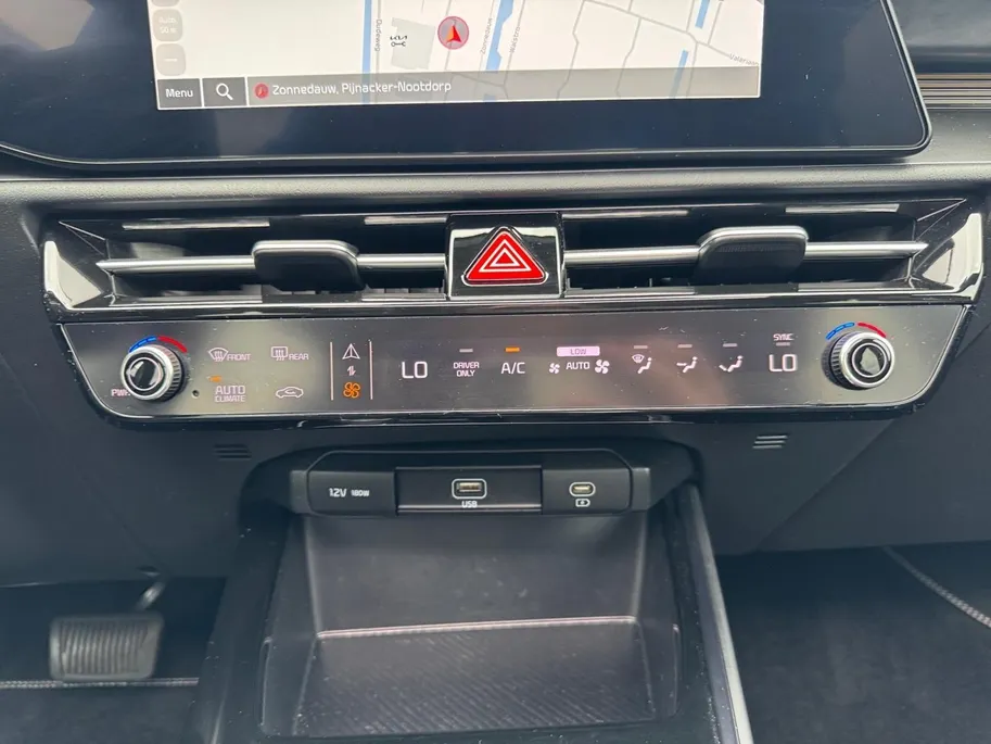 Kia Niro 1.6 GDi Hybrid DynamicPlusLine | Head up display | Elektrische achterklep | Stoel-en stuurverwarming | Lederen bekleding | Schuif/kantel dak | Parkeersensoren v +a