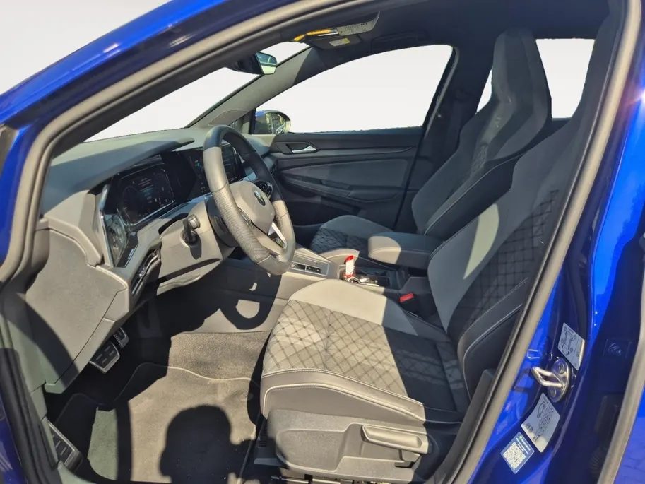Volkswagen Golf 1.5 eTSI R-Line Business | Cruise Control | Climate Control | Digitaal Dashboard | Navigatie | Sportstoelen | Stoelverwarming | Stuurverwarming |